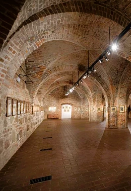 ZAMEK NOWA HISTORIA - ZWIEDZANIE ZAMKU Z PRZEWODNIKIEM